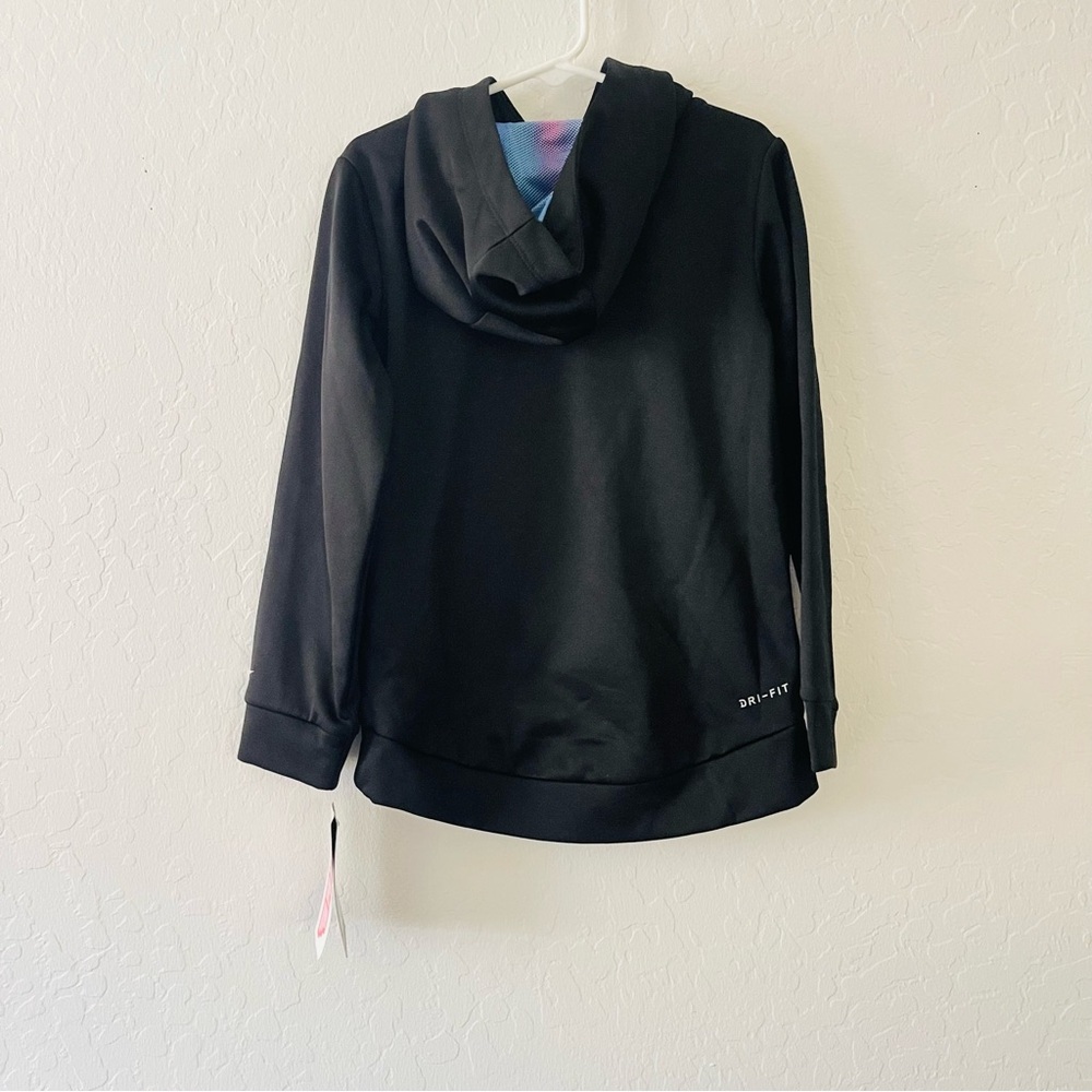 Nike | Girls Therma Black Sweatshirt with Silver Swoosh - Picture 2 of 6